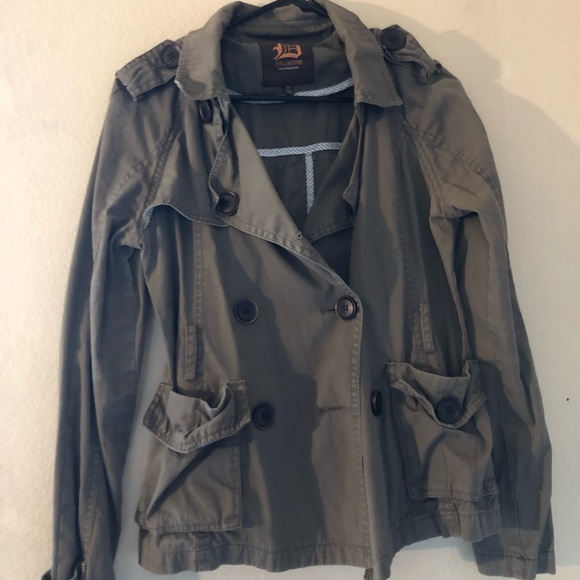 green jacket - Picture 3 of 6